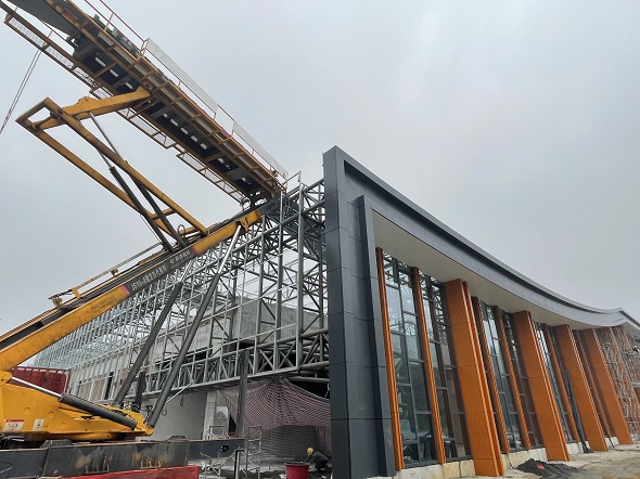 840型屋面板現(xiàn)場高空壓瓦