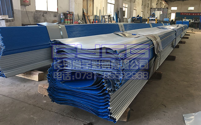 直立鎖邊鋁鎂錳板為什么只能現(xiàn)場復(fù)合?